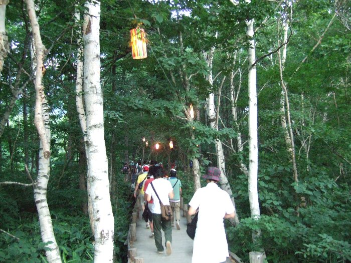 午後6時40分ごろ。夏なので外はまだ明るめです。 