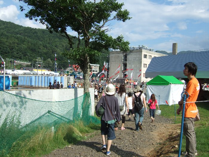 もう一つの改善点は、キャンプサイトから洗面所、トイレへの近道ができたことです。 