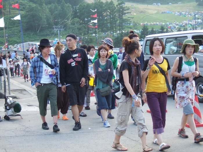 場外ショップエリア前。 