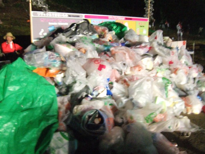 3日目午前1時40分ごろ、グリーン・ステージ。