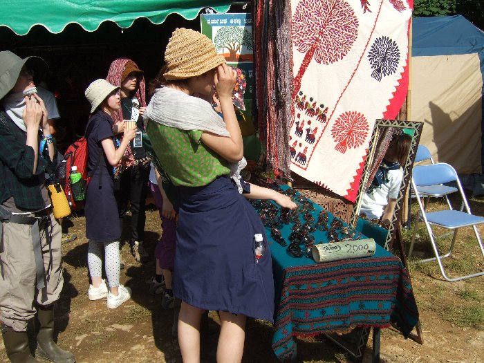 サングラスを販売。