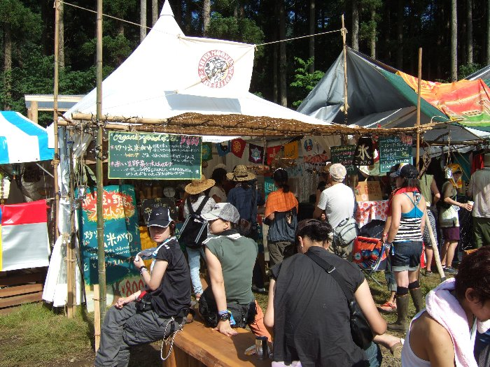 玄米がゆ、スープ等の店。 