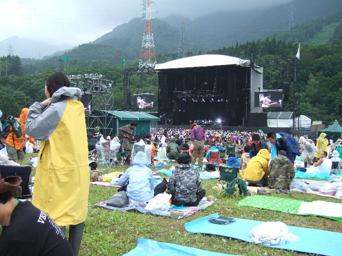 2日目も雨が降りました。正午すぎ。モーション・シティ・サウンドトラック公演中。