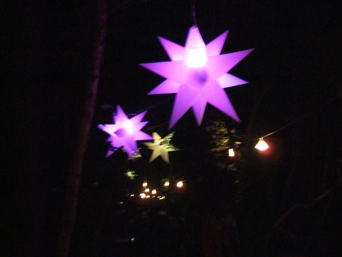 通路の光るオブジェ。