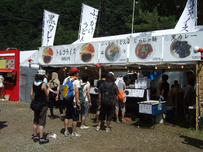 黒カレー等の東山・東京。