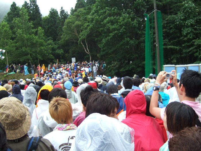 3日目午後5時ごろ、上原ひろみ終演後の渋滞。