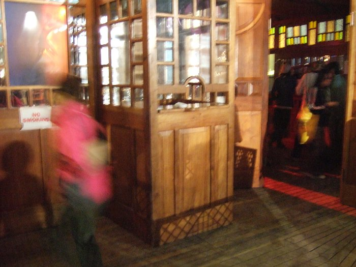 入り口。チェックするような人はいません。自由に出入りできます。 