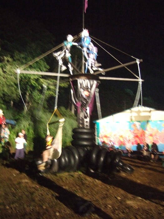 毎年クリスタル・パレス・テントの近くに回転遊具があります。手ぶれ。