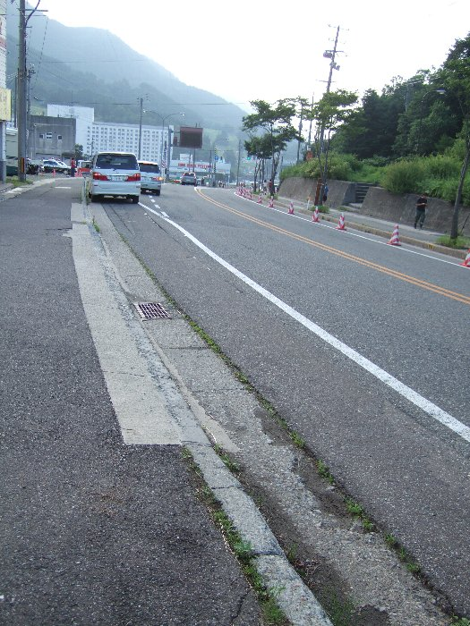 反対に向いたところ。奥にフジロックフェスティバルのゲートが見えます。 