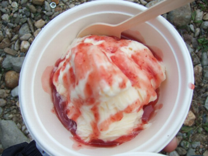 ところ天国、台湾式スイーツ雪花氷。ストロベリー・ミルク、500円。