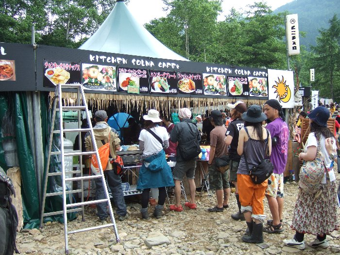 キッチン・ソルナ・カフェ。プレート中心。