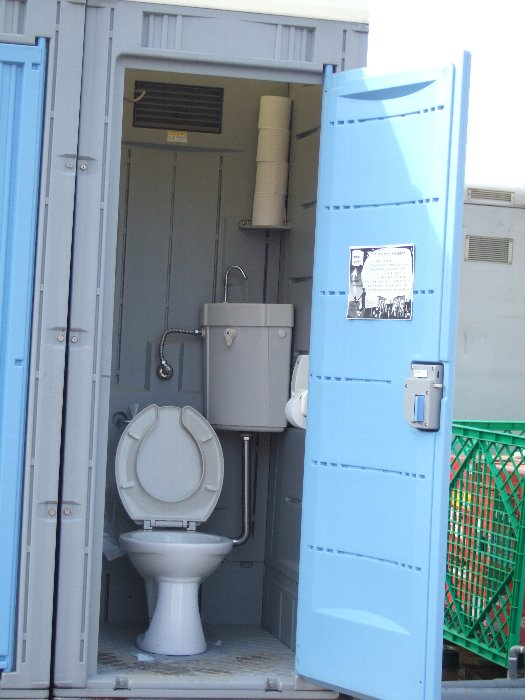 一般的な洋式トイレ。和式より少ない。