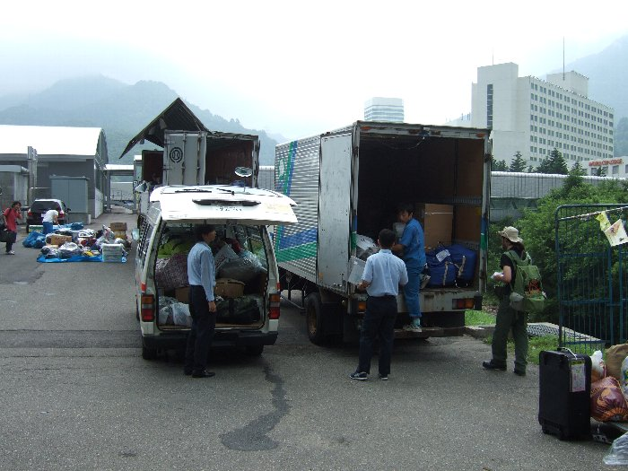 前夜祭当日も続々と送られてくる荷物。 