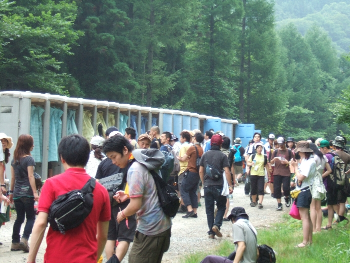 フジロックフェスティバルに6年行っていますが、この場所のトイレを使ったことがありません。 