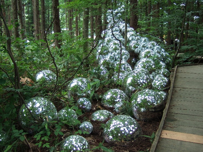 何個あるのか分からないミラーボール。 