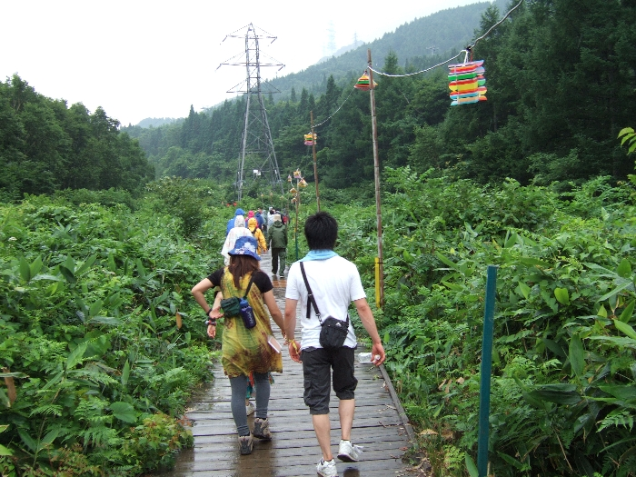 靴の種類によっては滑りやすい。特に摩耗していないおろしたての靴は滑りやすい。 
