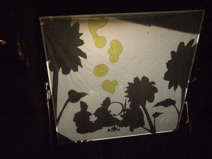 影絵、と呼べばいいのか。 