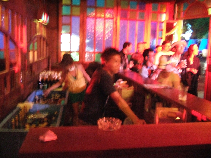 内部にあるバー。 