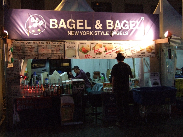 夜のベーグル店。 