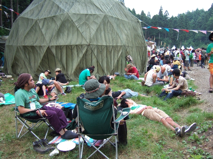 ドーム横の空き地。 