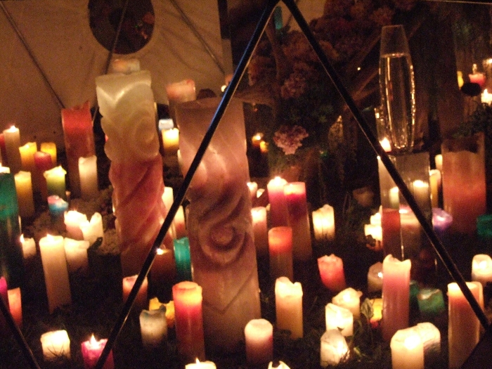 ろうそくの色、形、大きさはさまざま。 