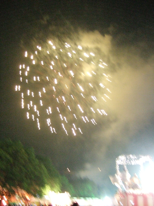 今年は風が緩やかでした。煙がそれほど動きません。