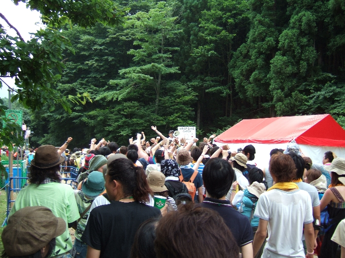 グリーンステージ～ホワイトステージ間にあるリストバンドチェック。 