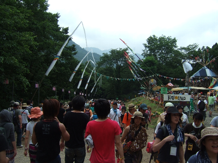 昼の1時ごろにしては暗い。曇っているからか。 