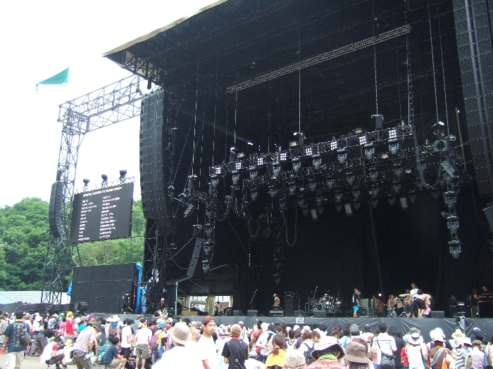 やはり近づくと巨大なステージです。 