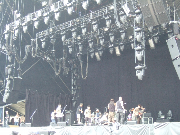 最前列辺りまでいくと人の動きまで分かります。 