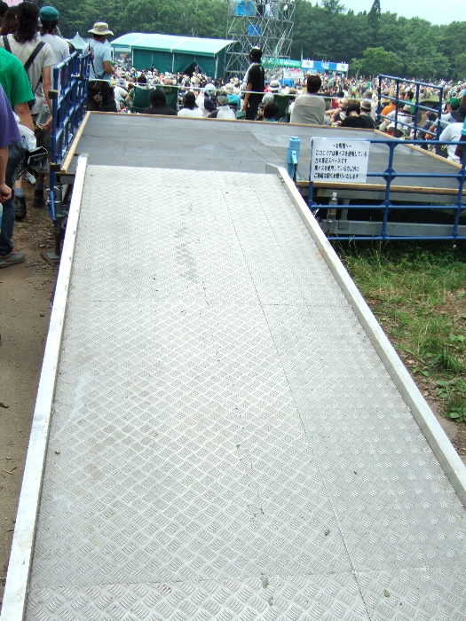 車いすの人用観覧場所。 