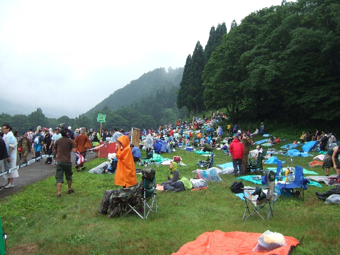 グリーンステージ遠方。雨が降っています。 