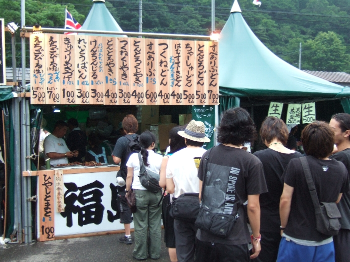 比較的安い丼物の店。 