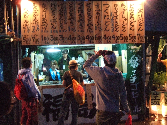 いろいろある店。エチゴビールは通常のビールより高い。