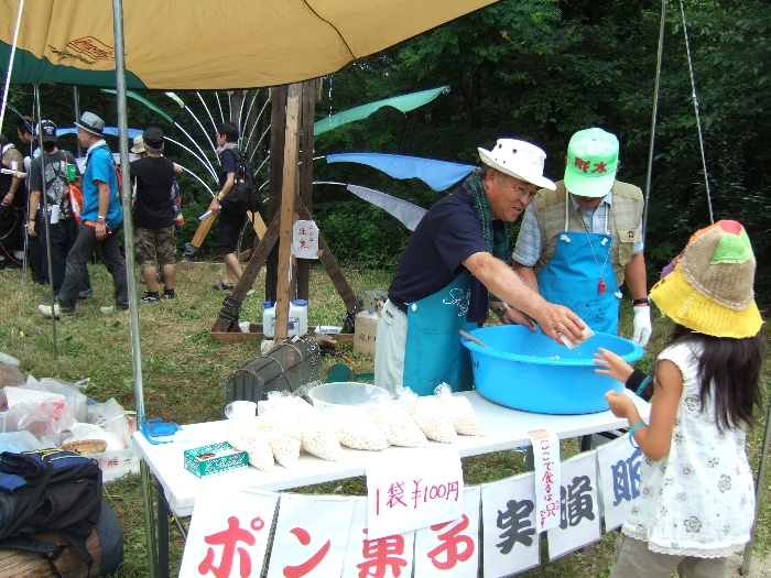 ぽん菓子を製造、販売する人。 