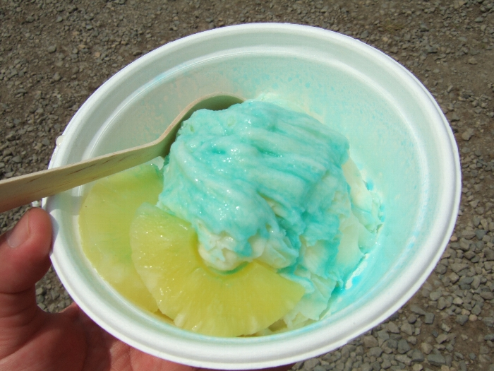 アイス。パイナップル乗せ。