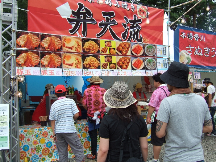 NTTドコモのブースから岩盤スクエア方面への店。弁天流。 