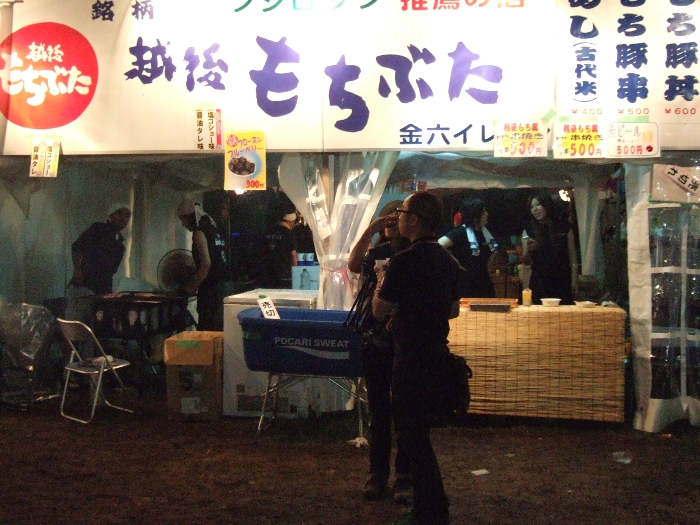 オアシスエリアの金六イレブン。メニューの数は減らしています。