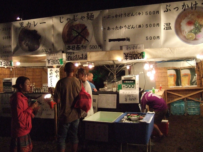 黒カレーとうどんの店。 