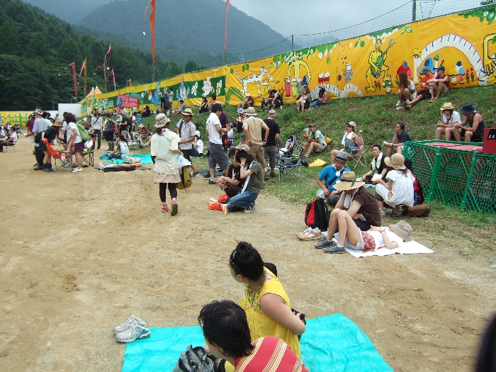 観客席の周囲。 