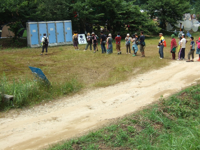 数は少ないがトイレも途中にあります。 