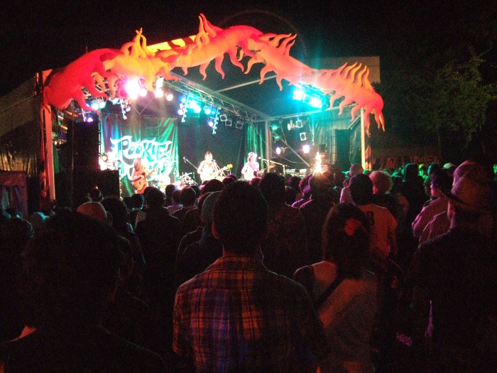 ルーキー・ア・ゴーゴーのステージ。 