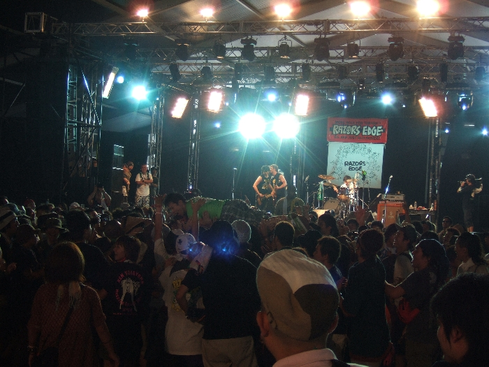 日本のバンド、レイザーズ・エッジ。バンド名の由来はAC/DCのアルバムタイトルでしょうか。 