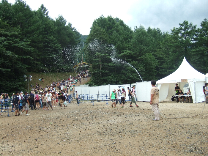 水をまく人その2。 