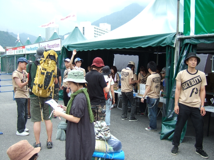 前夜祭の日は比較的たくさんスタッフがいます。 