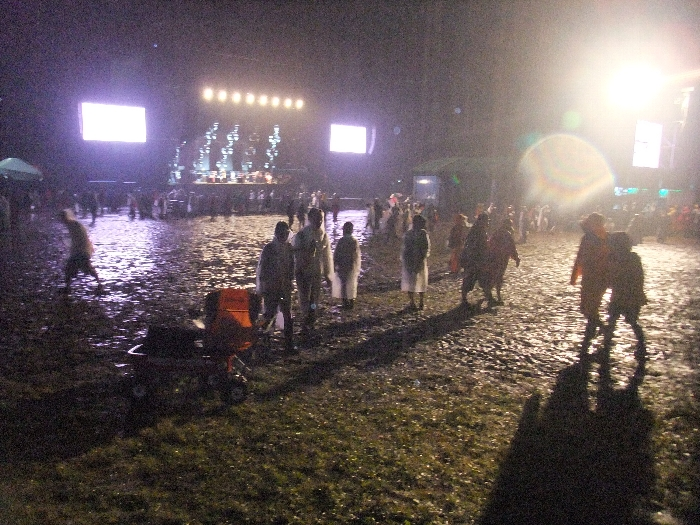 1日目午後11時半。グリーンステージの公演がすべて終了したところ。