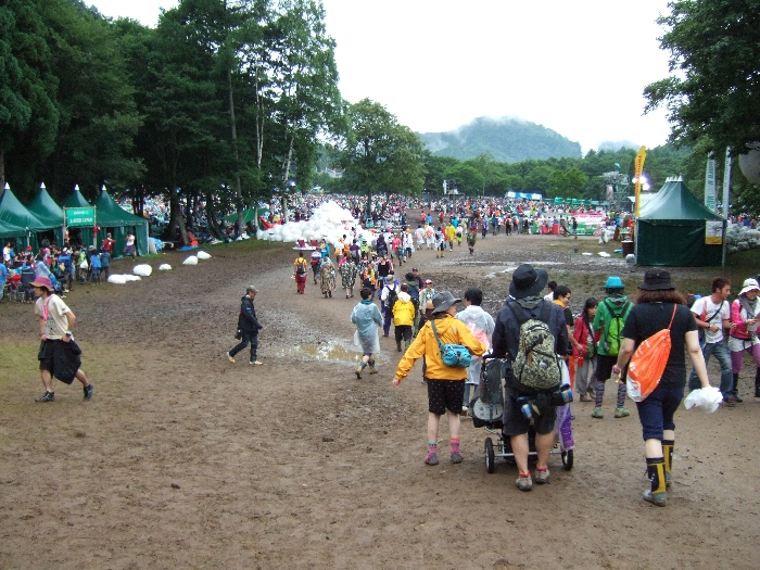 右側はタワーレコード、左側はア・シード・ジャパンのテント。