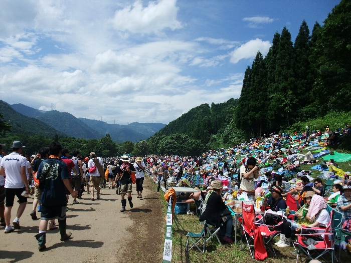 晴れたグリーンステージ。