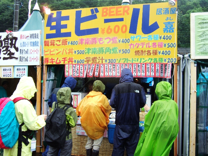 いろいろ売っている店。食べる側にとっては店による味の違いはあまり関係ないのかもしれません。