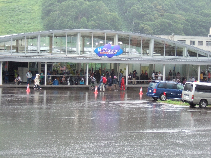 前夜祭の午後5時前。駐車場にも車は埋まっていません。